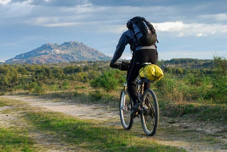 De Viagem? Saiba Como O Aluguer De Um Carro O Pode Levar A Estes 6 Destinos A Percorrer De Bicicleta | Portugal É Um Dos Países Na Europa Com Uma Grande Diversidade De Terrenos E Também De Paisagens, Vamos Apresentar 6 Destinos Para Conhecer De Bicicleta.