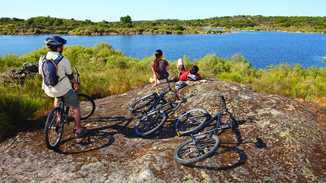 De Viagem? Saiba Como O Aluguer De Um Carro O Pode Levar A Estes 6 Destinos A Percorrer De Bicicleta | Portugal É Um Dos Países Na Europa Com Uma Grande Diversidade De Terrenos E Também De Paisagens, Vamos Apresentar 6 Destinos Para Conhecer De Bicicleta.