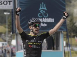 Simon Yates lidera Tirreno-Adriático após vencer a quinta etapa