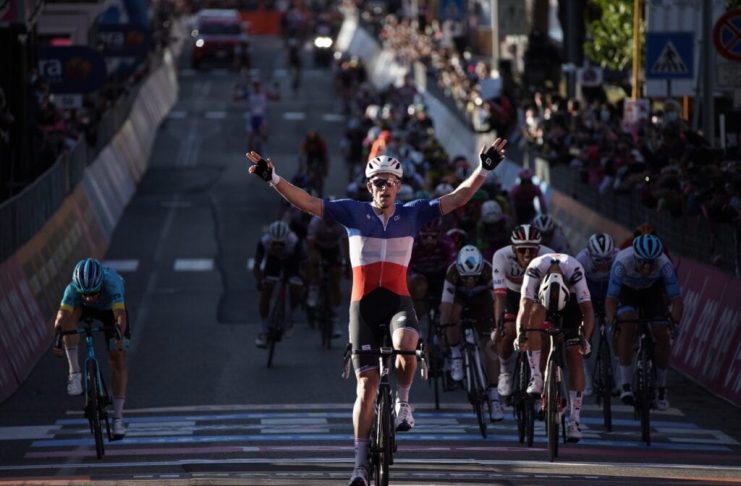 Arnaud Démare ganha sexta etapa do Giro d’Italia, João Almeida segura liderança