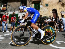 Giro d’Italia | Apenas o campeão do mundo evitou que João Almeida vestisse de rosa