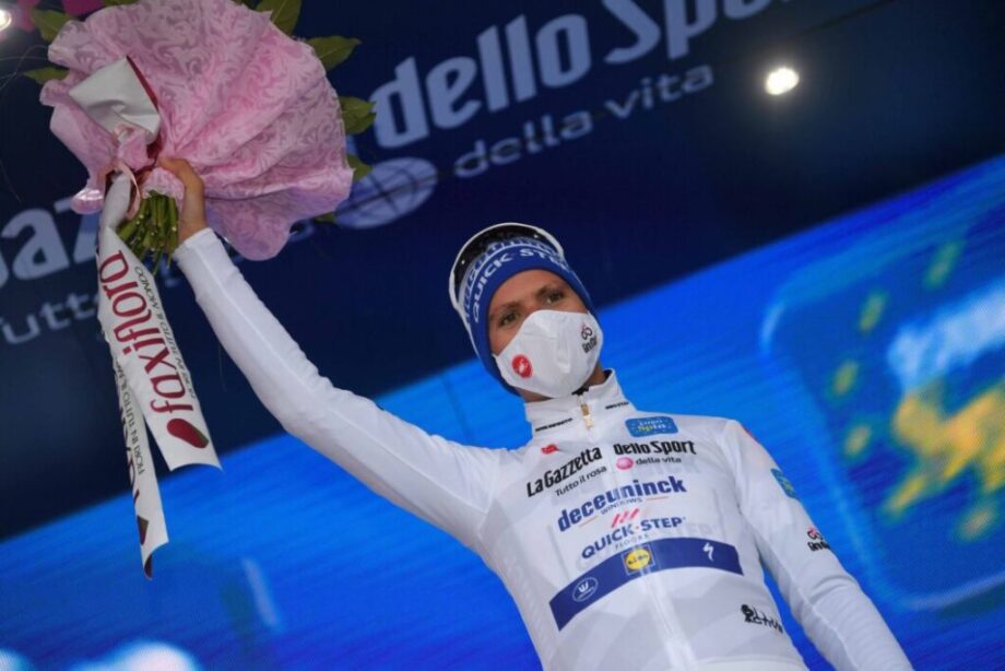 João Almeida diz que liderança “até dá mais confiança e motivação” no Giro d’Italia