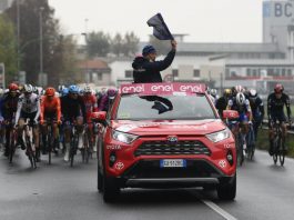 Organização do Giro doa prémios da 19.ª etapa após polémica com ciclistas