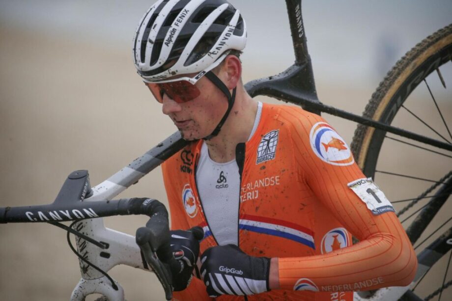 Mathieu Van Der Poel Sagra-Se Campeão Do Mundo De Ciclocrosse Pela Quarta Vez