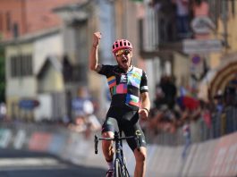 Alberto Bettiol vence 18.ª etapa do Giro, Egan Bernal segue na liderança