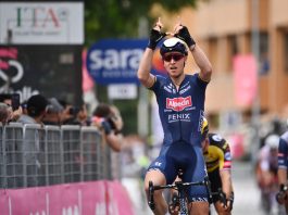 Tim Merlier vence segunda etapa ao 'sprint', Filippo Ganna segue líder do Giro