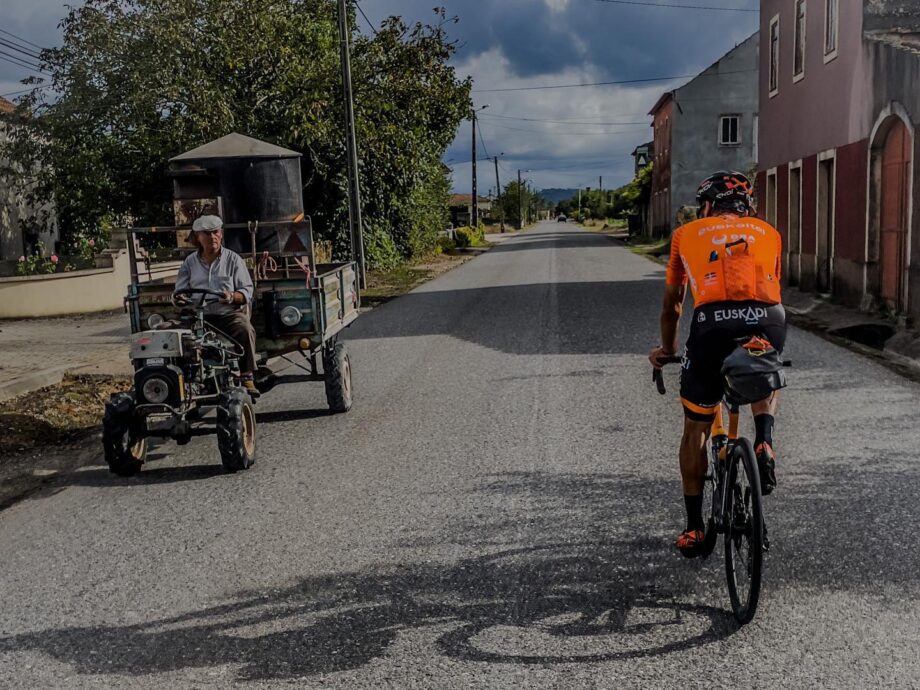 Luis Angél Maté atravessa Portugal de Santiago a Marbella por amor ao ciclismo