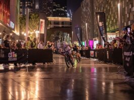 1ª etapa da Taça do Mundo UCI Mountain Bike Eliminator em Abu Dhabi