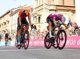 Arnaud Démare faz hat trick nesta edição do Giro