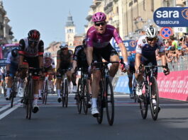 Arnaud Démare vence ao ‘sprint’ pela terceira vez na 13.ª etapa do Giro