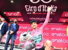 Jai Hindley rebenta Richard Carapaz e sobe à liderança da geral do Giro