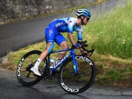 Simon Yates abandona o Giro no decurso da 17.ª etapa