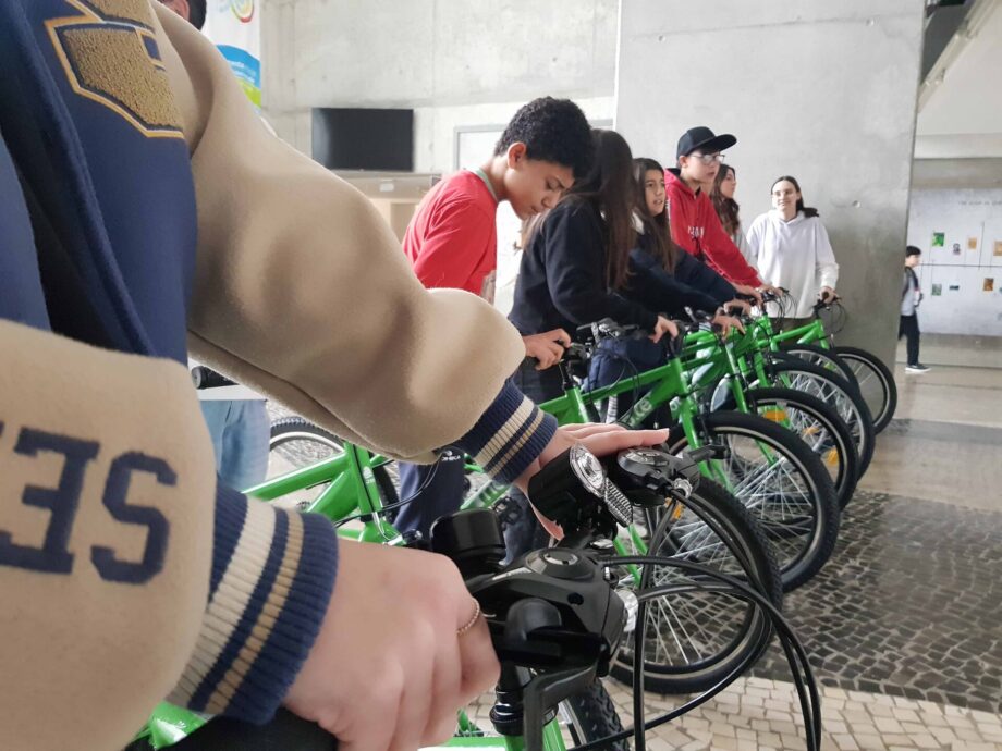 CM de Oliveira de Azeméis entrega 500 bicicletas para alunos se deslocarem para a escola