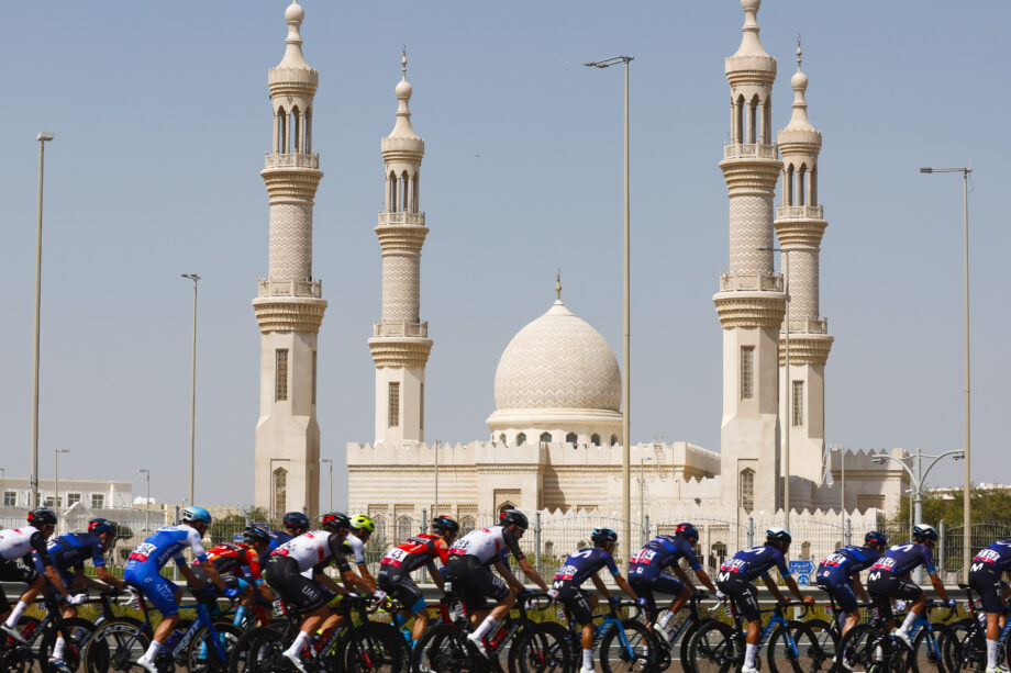 Tim Merlier vence sexta etapa do UAE Tour, Remco Evenepoel continua lider