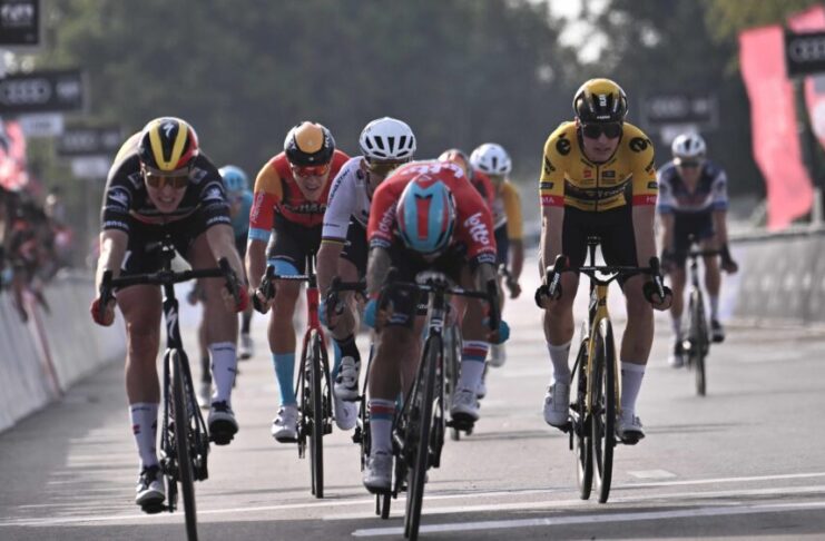 Tim Merlier vence sprint com ‘photo finish’ milimétrico no UAE Tour