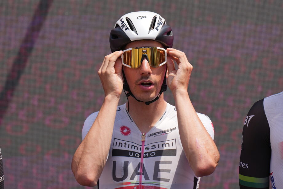 João Almeida cai para terceiro da geral após 18.ª etapa do Giro ganha por Filippo Zana