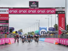 Kaden Groves vence quinta etapa do Giro, Andreas Leknessund segue líder