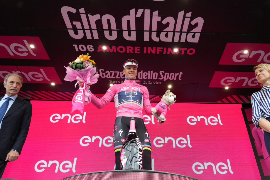 Michael Matthews volta a vencer oito anos depois, João Almeida é segundo no Giro d’Italia
